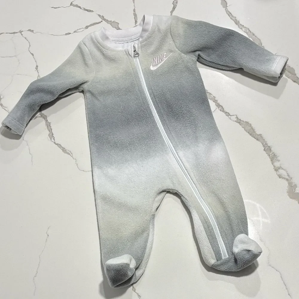 Nike Baby Newborn One Piece Soft Fleece Footie Sleeper in Gray White Green Ombre